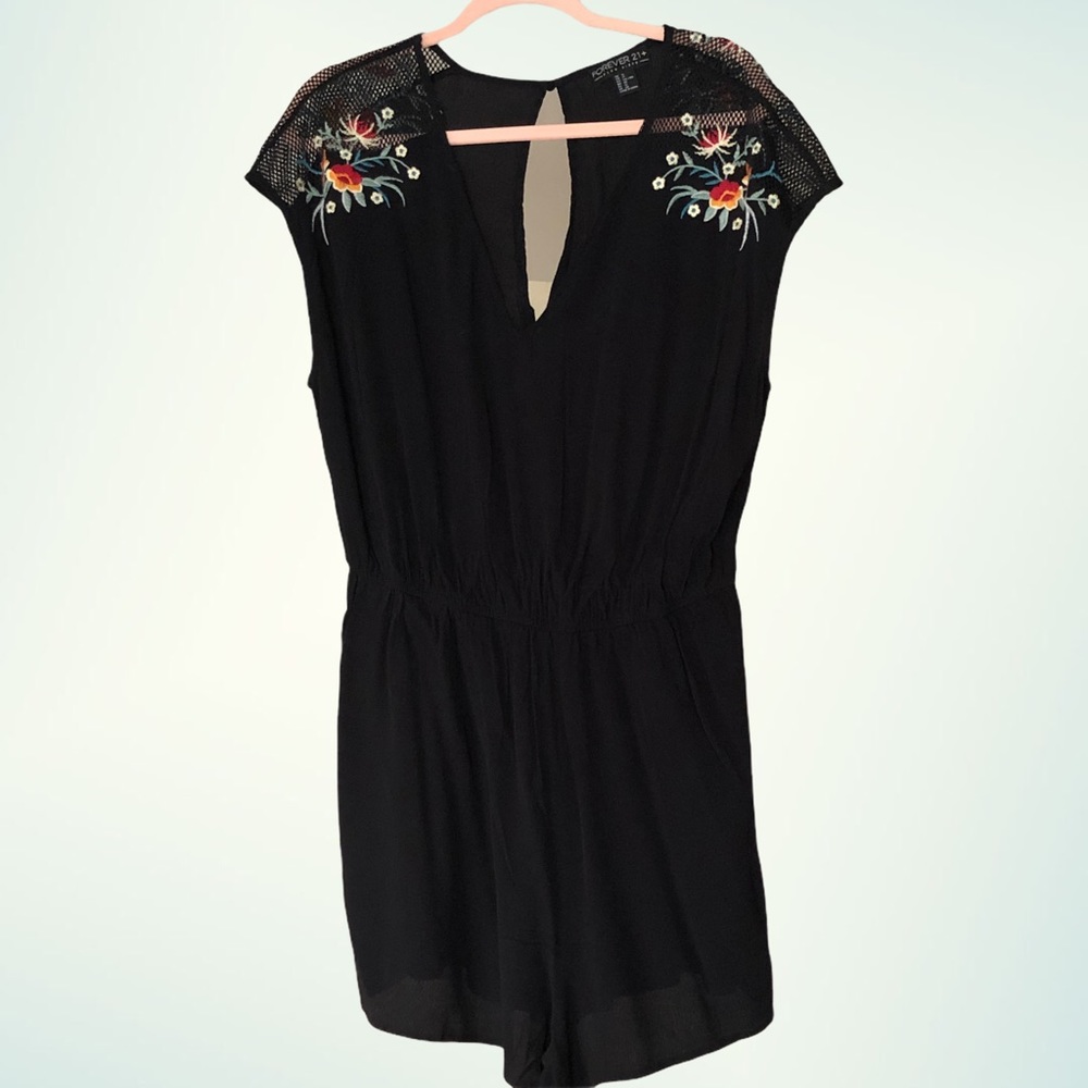 Forever 21. Black. Jumper short. Plus size 1X